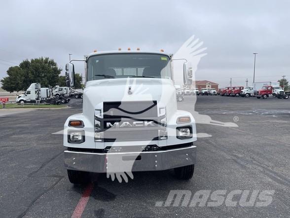 Mack MD6 Statyba - Kita