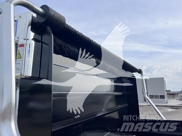 Mack MD6 Savivarčių priekabų vilkikai