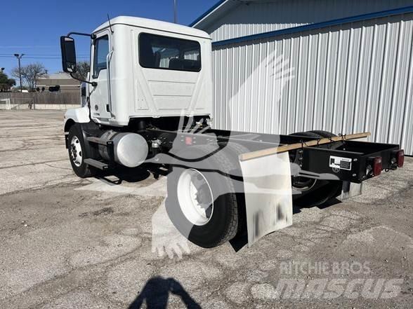 Mack MD6 Važiuoklė su kabina
