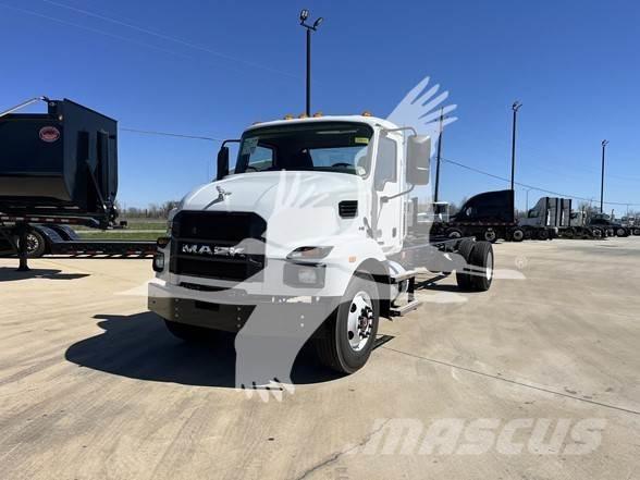 Mack MD6 Važiuoklė su kabina