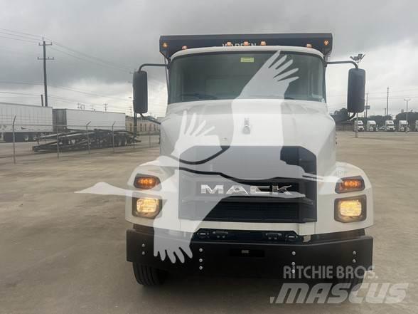 Mack MD6 Savivarčių priekabų vilkikai