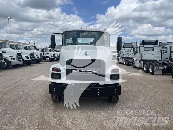 Mack MD6 Važiuoklė su kabina