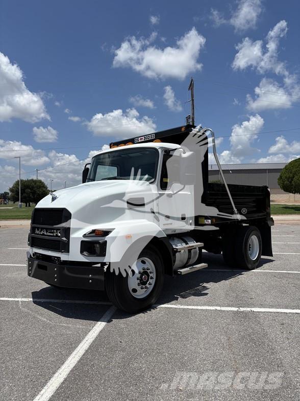 Mack MD6 Savivarčių priekabų vilkikai