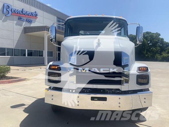 Mack MD6 Važiuoklė su kabina