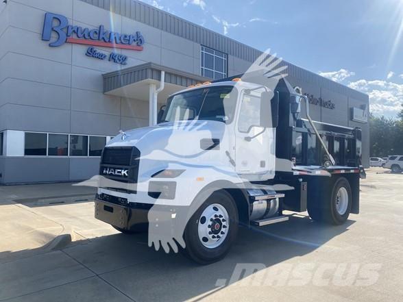 Mack MD6 Savivarčių priekabų vilkikai