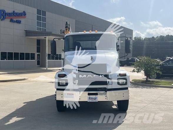 Mack MD6 Statyba - Kita