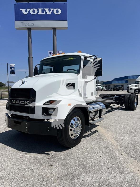 Mack MD6 Važiuoklė su kabina