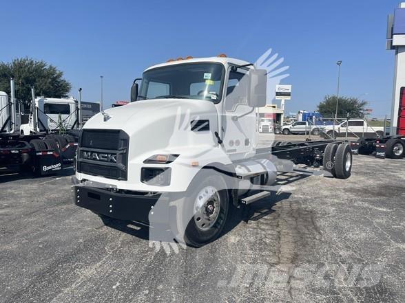 Mack MD6 Važiuoklė su kabina