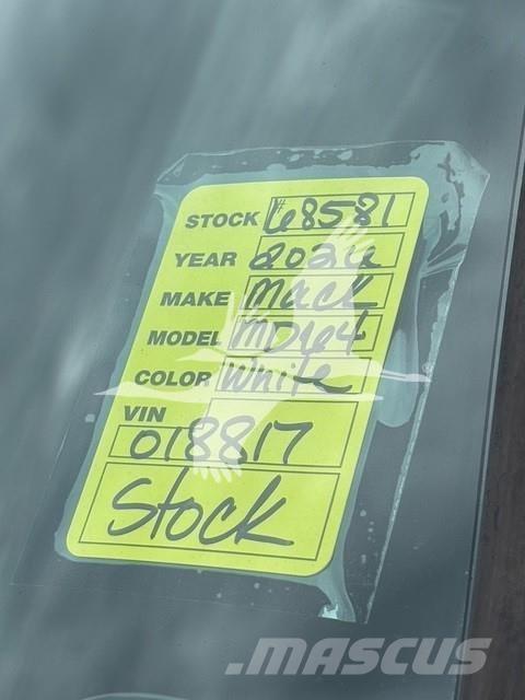 Mack MD6 Savivarčių priekabų vilkikai