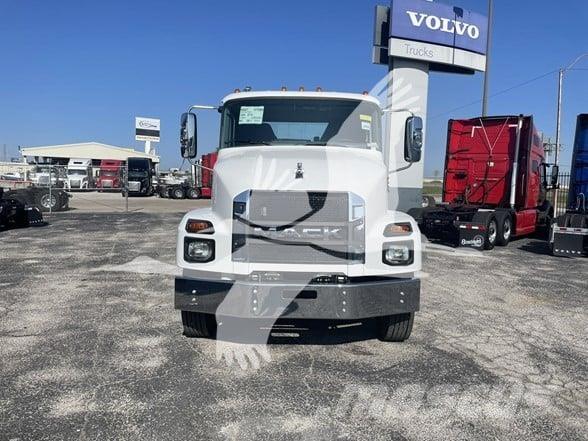 Mack MD6 Važiuoklė su kabina