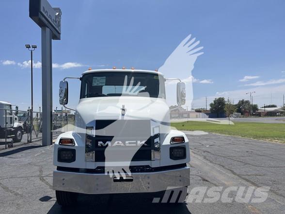 Mack MD6 Važiuoklė su kabina