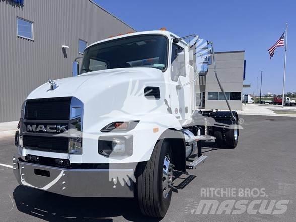 Mack MD7 Statyba - Kita