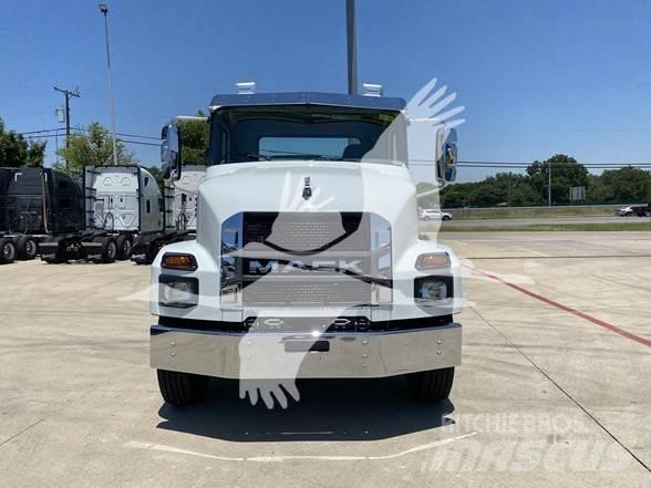 Mack MD7 Važiuoklė su kabina