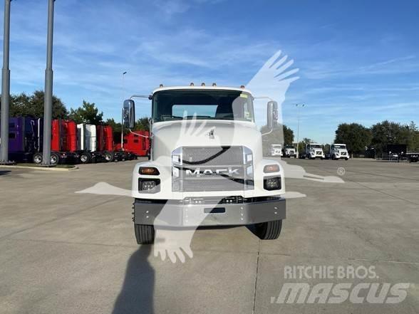 Mack MD7 Važiuoklė su kabina