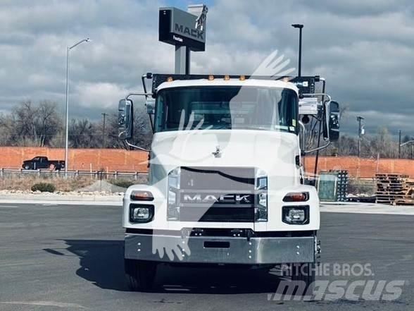 Mack MD7 Statyba - Kita