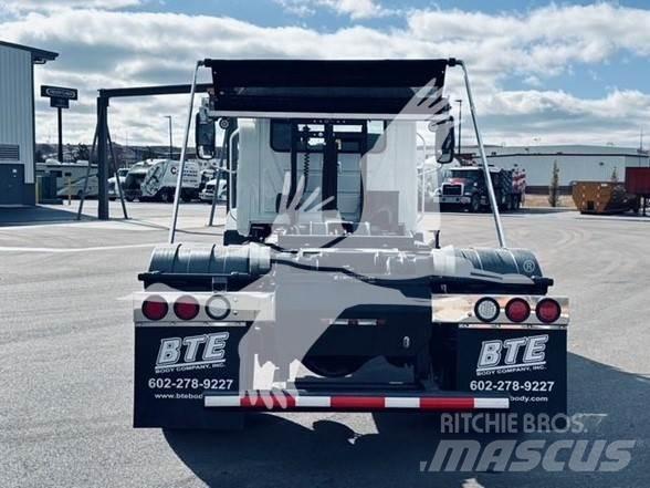 Mack MD7 Statyba - Kita