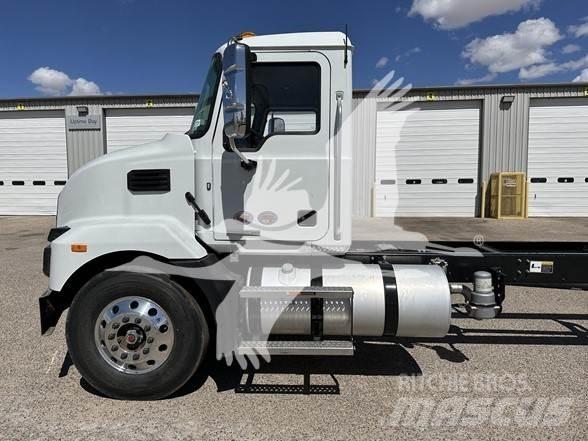 Mack MD7 Važiuoklė su kabina