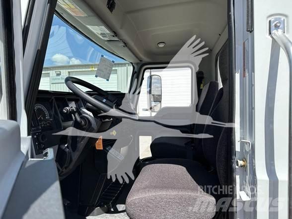 Mack MD7 Važiuoklė su kabina