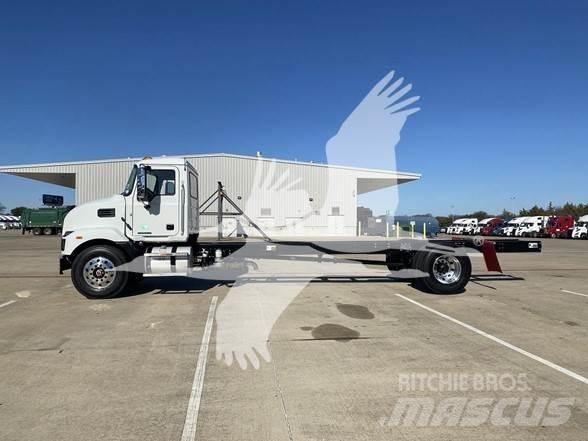 Mack MD7 Važiuoklė su kabina