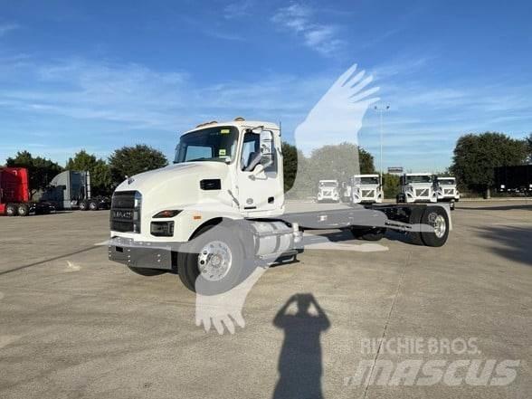 Mack MD7 Važiuoklė su kabina