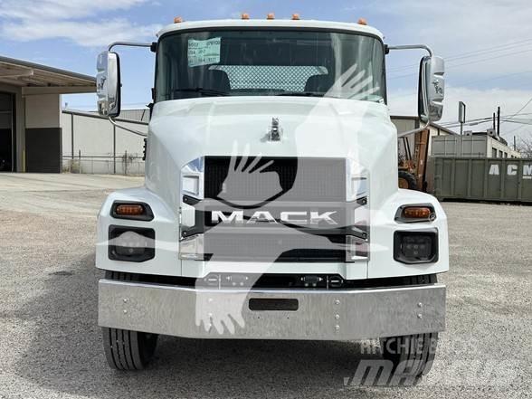 Mack MD7 Statyba - Kita