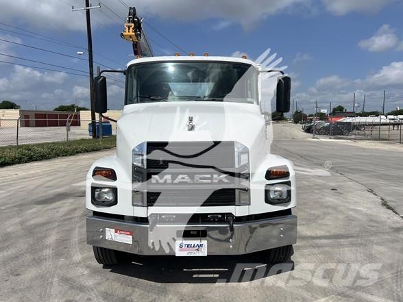 Mack MD7 Statyba - Kita