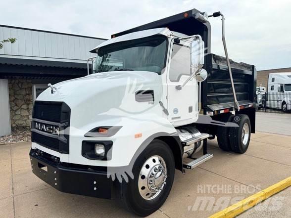 Mack MD7 Savivarčių priekabų vilkikai