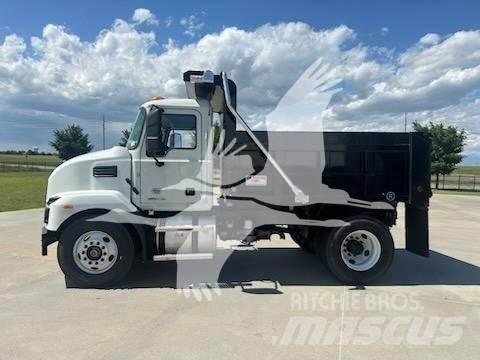 Mack MD7 Savivarčių priekabų vilkikai