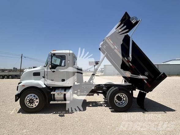 Mack MD7 Savivarčių priekabų vilkikai