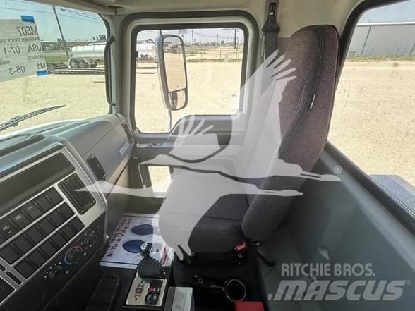 Mack MD7 Savivarčių priekabų vilkikai