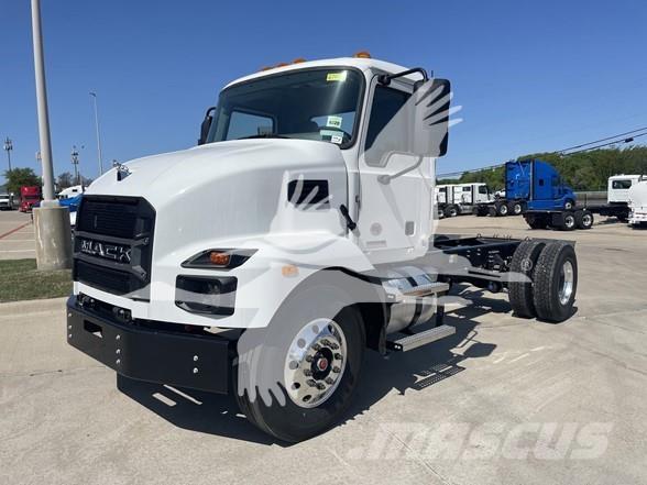 Mack MD7 Važiuoklė su kabina