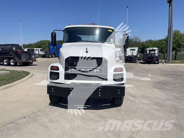 Mack MD7 Važiuoklė su kabina