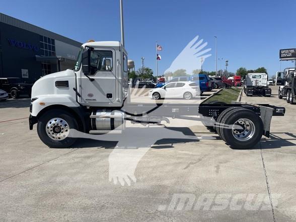 Mack MD7 Važiuoklė su kabina