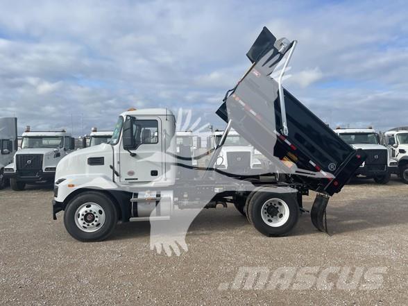 Mack MD7 Savivarčių priekabų vilkikai