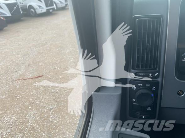 Mack MD7 Savivarčių priekabų vilkikai