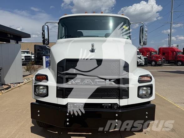 Mack MD7 Važiuoklė su kabina