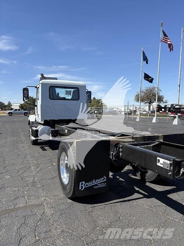 Mack MD7 Važiuoklė su kabina