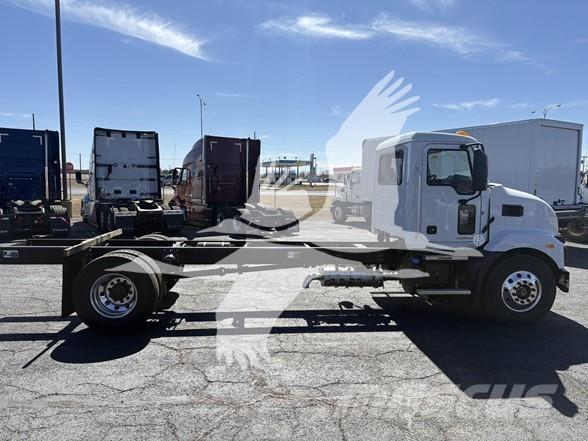 Mack MD7 Važiuoklė su kabina