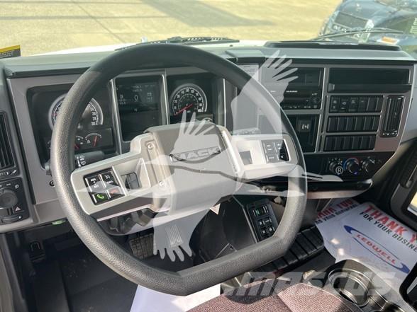 Mack MD7 Savivarčių priekabų vilkikai