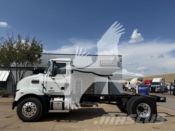 Mack MD7 Važiuoklė su kabina