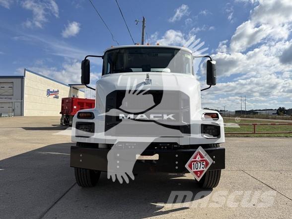 Mack MD7 Statyba - Kita