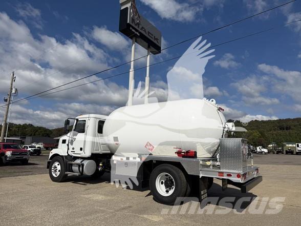 Mack MD7 Statyba - Kita