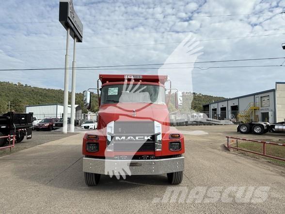 Mack MD7 Savivarčių priekabų vilkikai