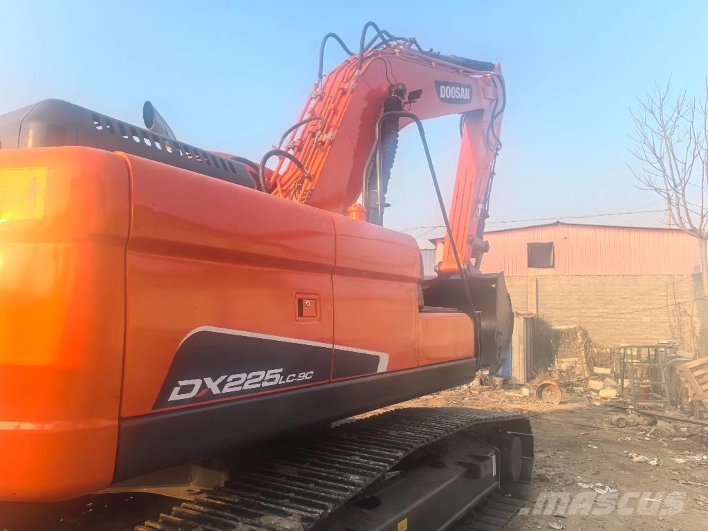Doosan DX225 Vikšriniai ekskavatoriai