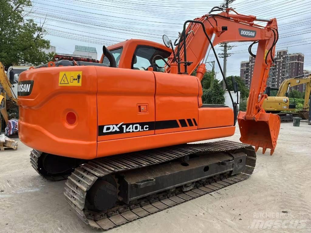 Doosan DX 140 Vikšriniai ekskavatoriai