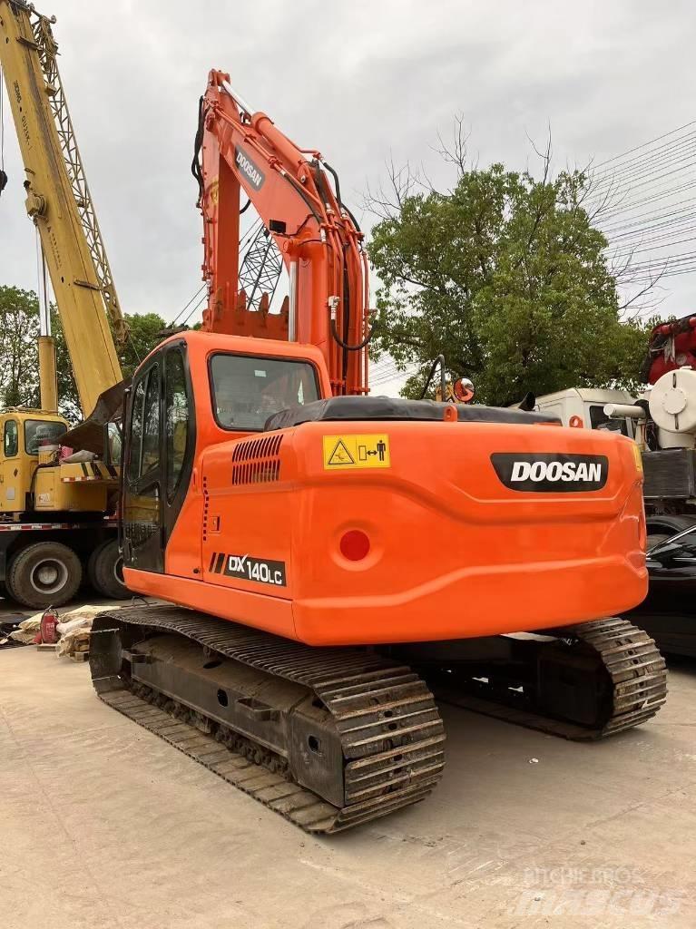 Doosan DX 140 Vikšriniai ekskavatoriai