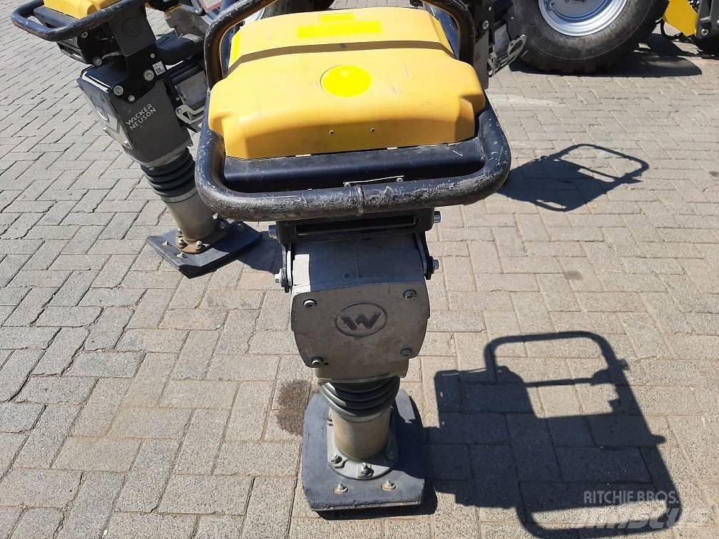 Wacker Neuson AS60e Plūktuvai