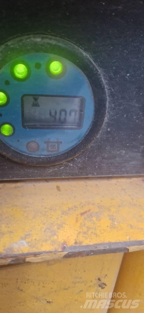 Haulotte Compact 8 Žirkliniai keltuvai