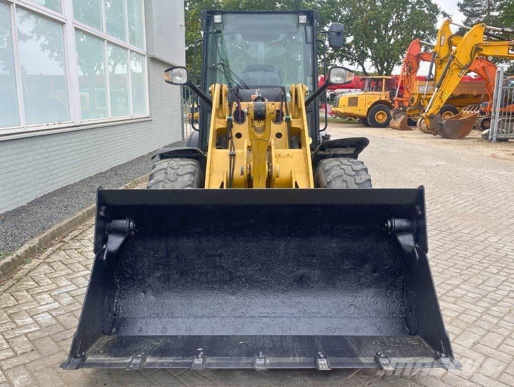 CAT 906 M    2018 Naudoti ratiniai krautuvai