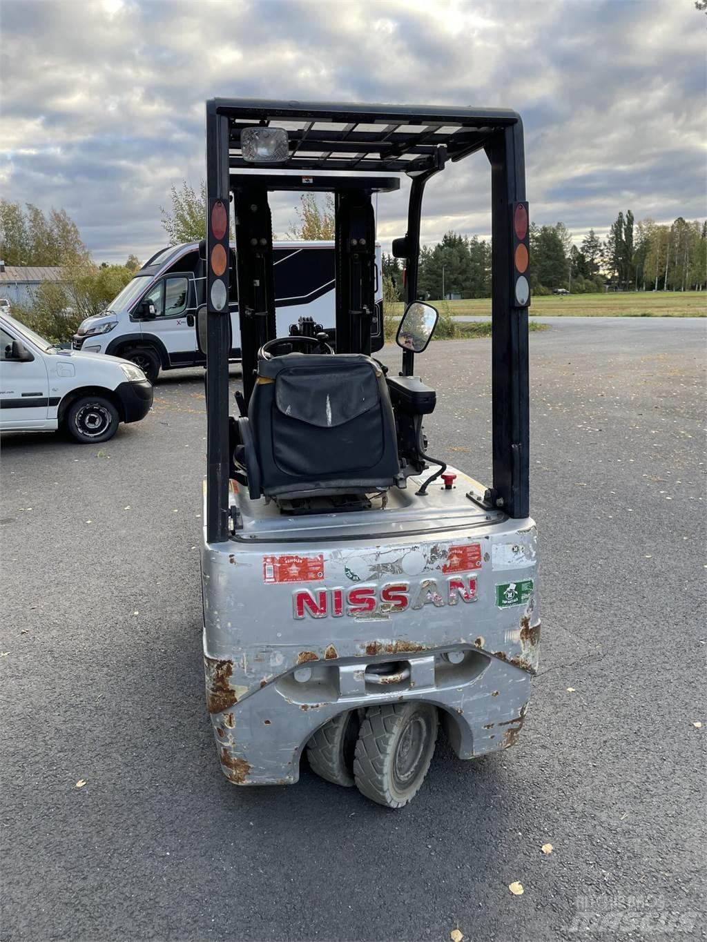 Nissan 15 Elektriniai šakiniai krautuvai